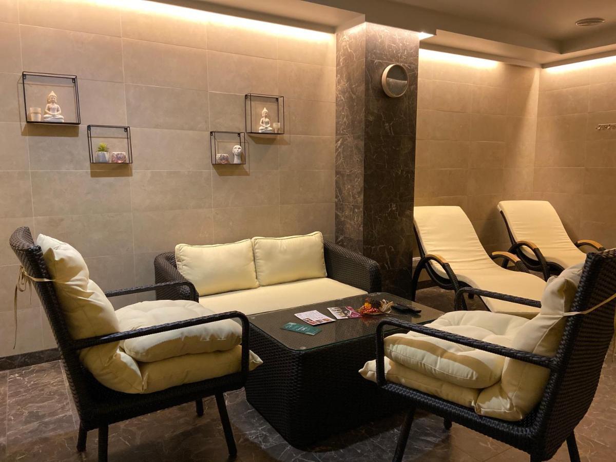 Park Hotel Днепър Екстериор снимка