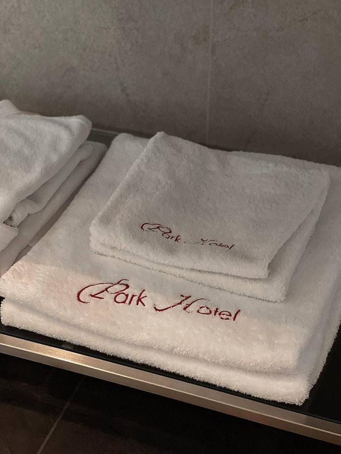 Park Hotel Днепър Екстериор снимка