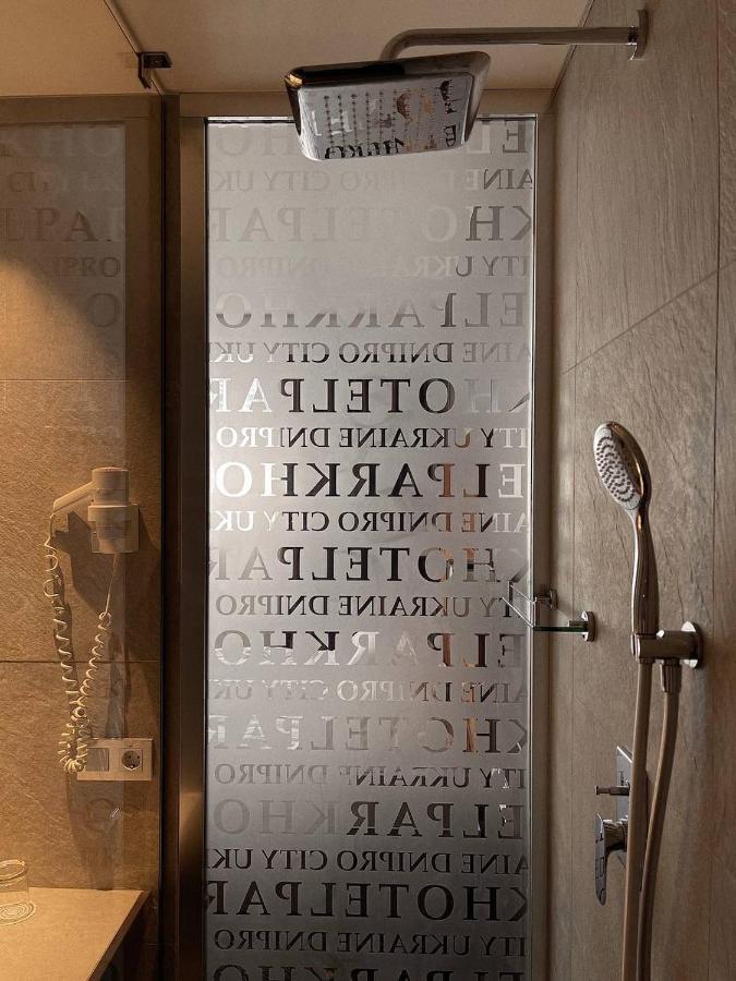 Park Hotel Днепър Екстериор снимка