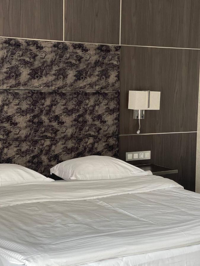 Park Hotel Днепър Екстериор снимка
