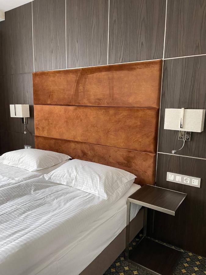 Park Hotel Днепър Екстериор снимка