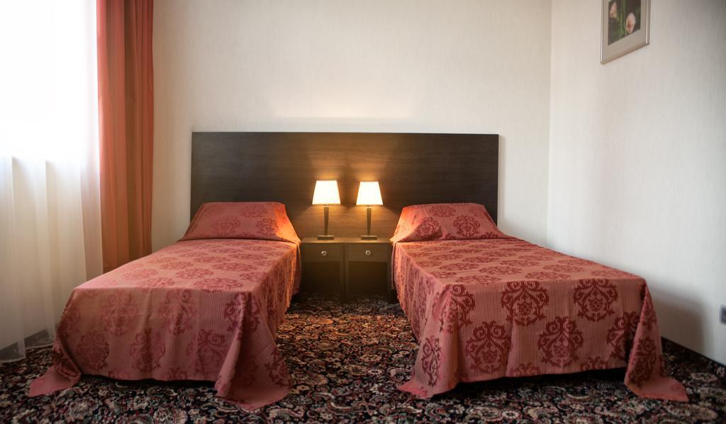 Park Hotel Днепър Екстериор снимка