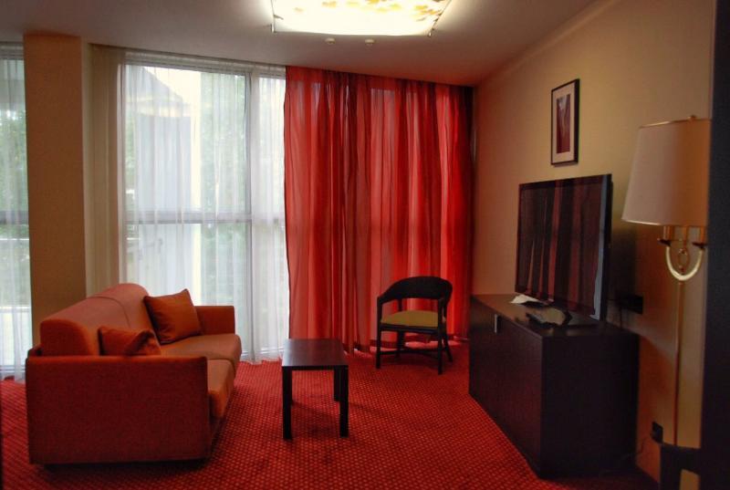 Park Hotel Днепър Екстериор снимка
