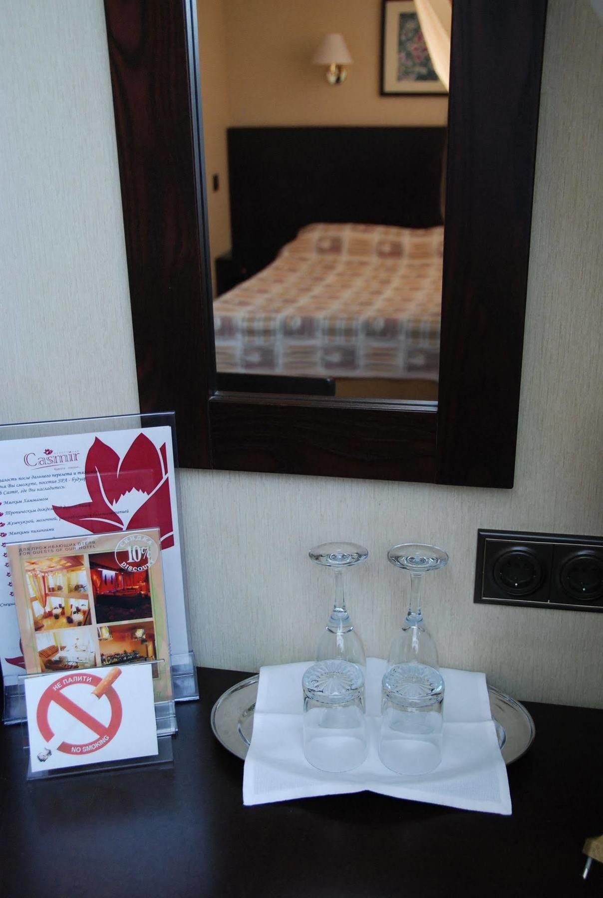 Park Hotel Днепър Екстериор снимка