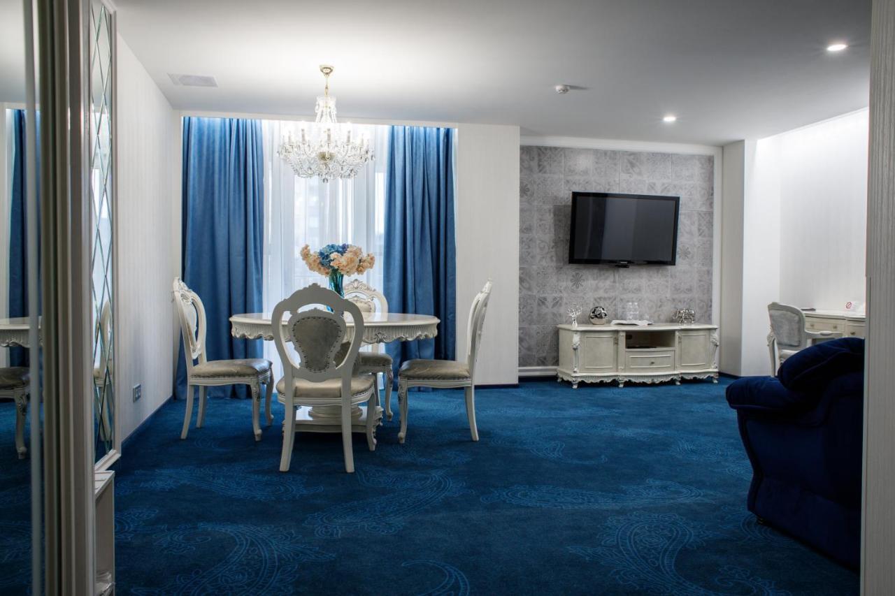 Park Hotel Днепър Екстериор снимка