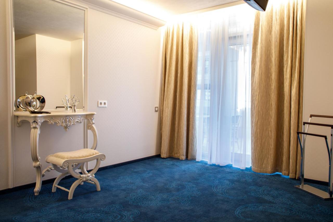 Park Hotel Днепър Екстериор снимка