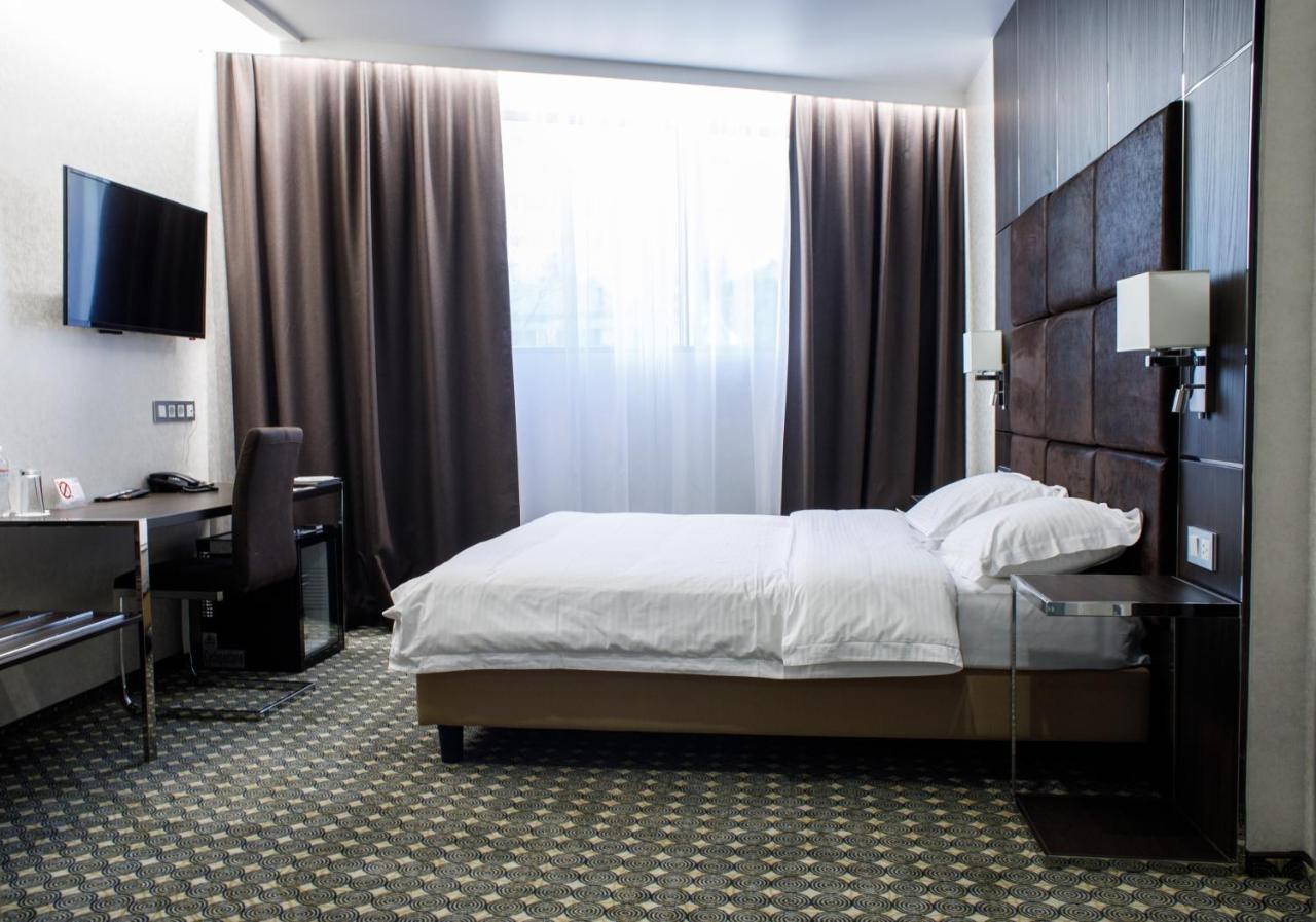 Park Hotel Днепър Екстериор снимка