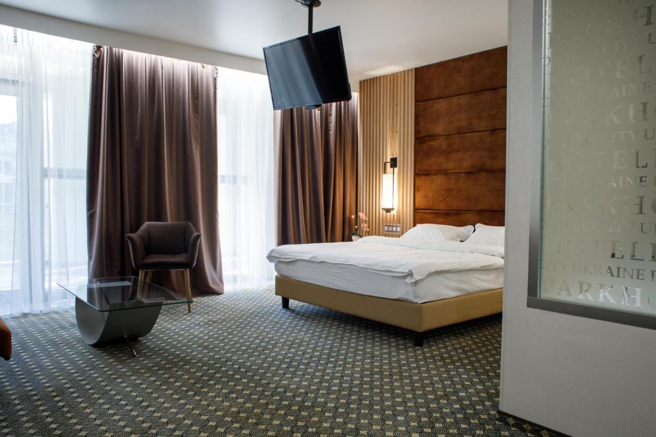 Park Hotel Днепър Екстериор снимка