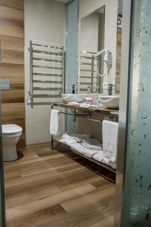 Park Hotel Днепър Екстериор снимка