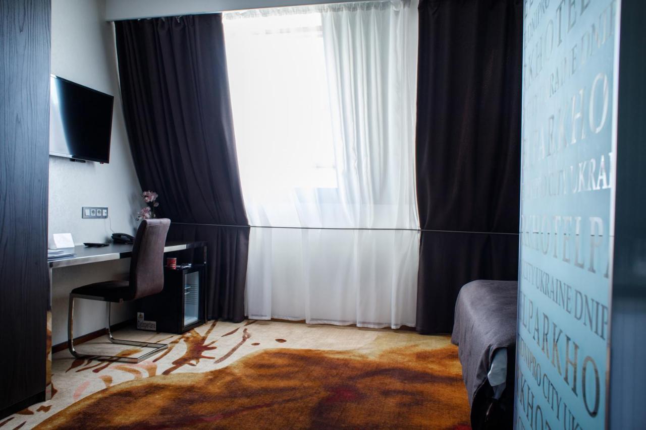 Park Hotel Днепър Екстериор снимка