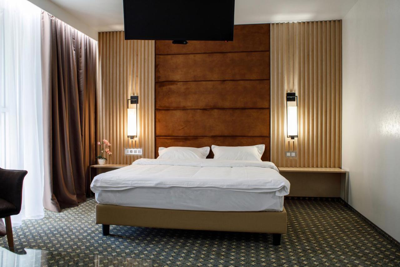 Park Hotel Днепър Екстериор снимка
