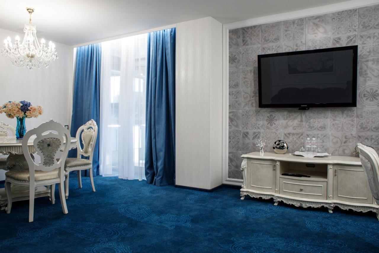 Park Hotel Днепър Екстериор снимка