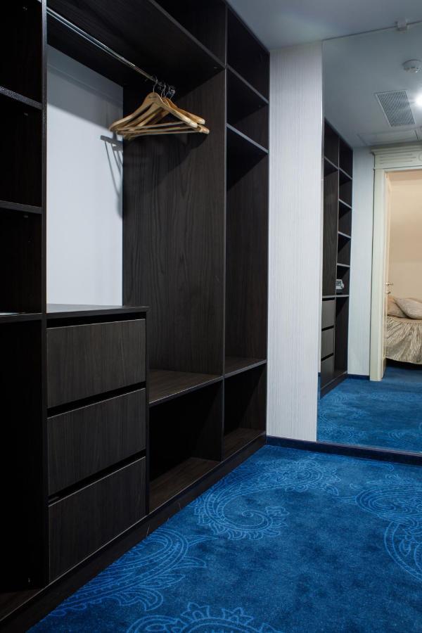 Park Hotel Днепър Екстериор снимка