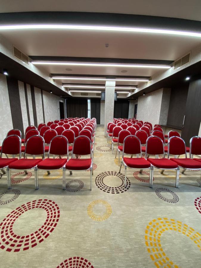 Park Hotel Днепър Екстериор снимка