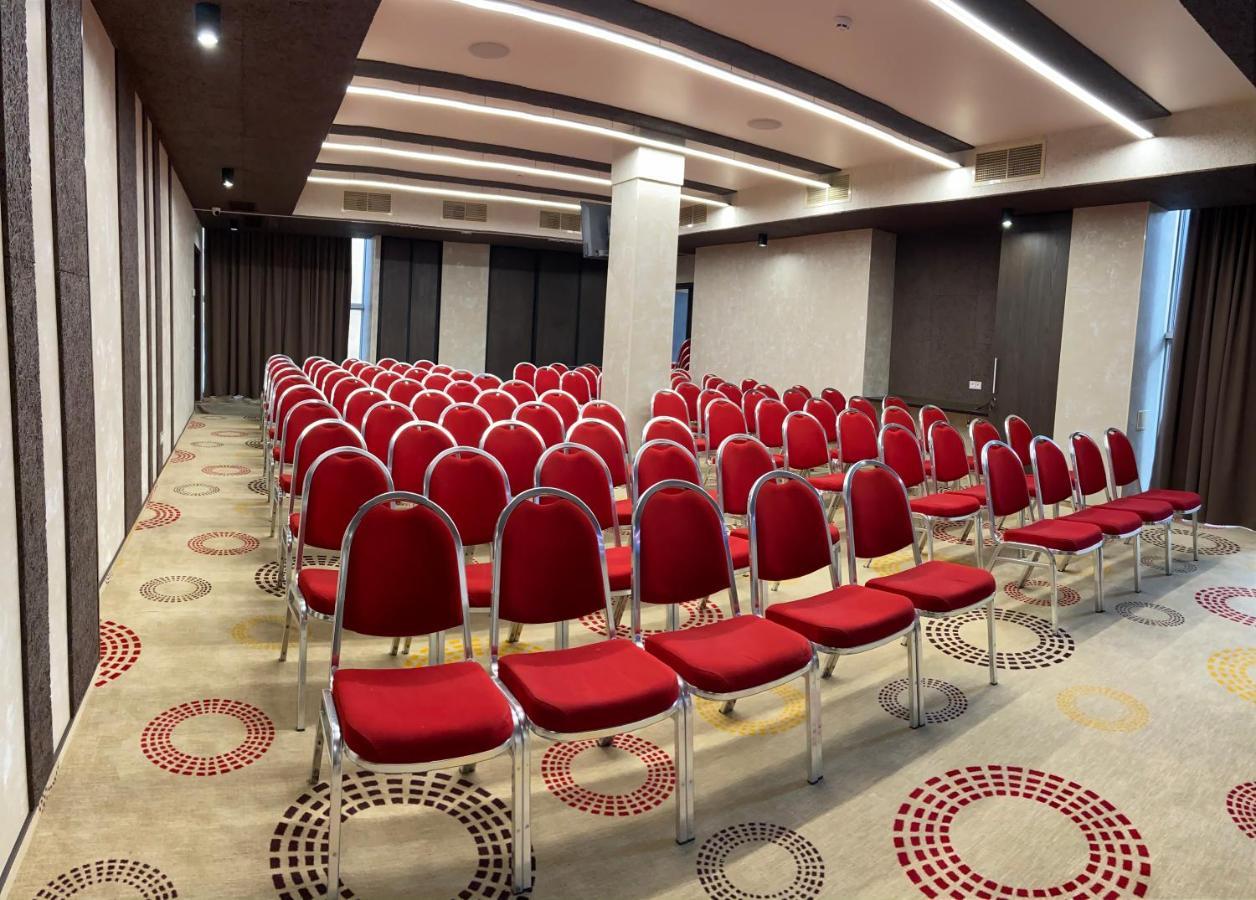Park Hotel Днепър Екстериор снимка
